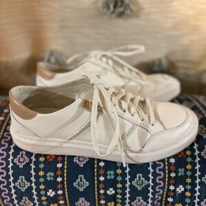 UGG Women's Alameda Lace Sneakers Bright White - Sz 9